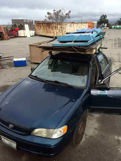 Transporting a playhouse on roof racks